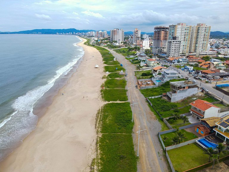 Ótima casa apenas 50metros da praia - em Balneário Piçarras