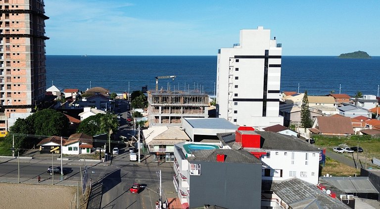 50m da praia do Itacolomi - Edificio Manuela