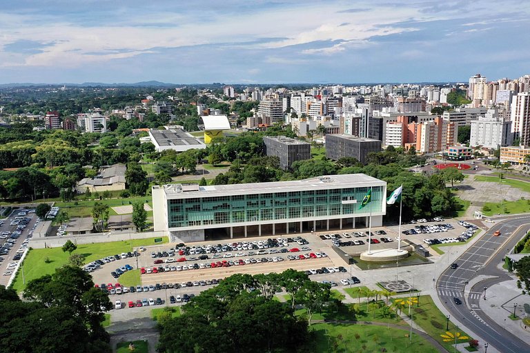 Hospede no São Francisco - o bairro mais lindo de Curitiba