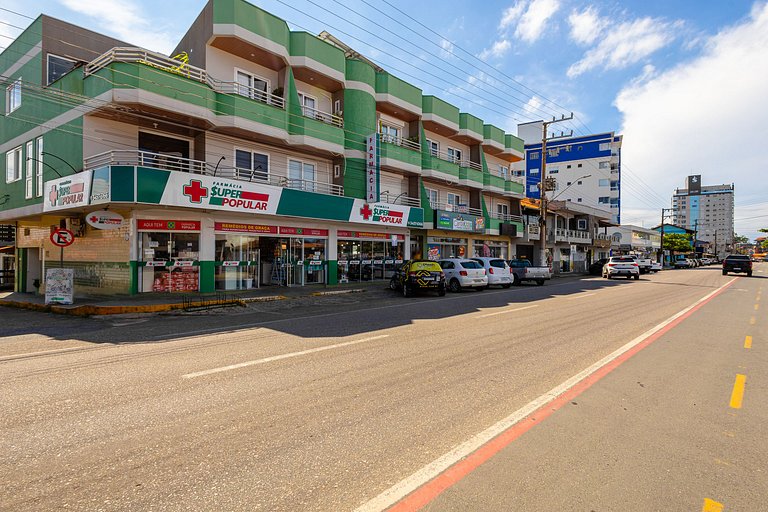 Prédio a poucos passos da Praia de Barra Velha (100m)