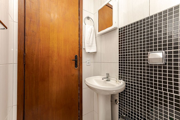 1 quarto | UFPR, Teatro Guaíra | Rodoviária | C259