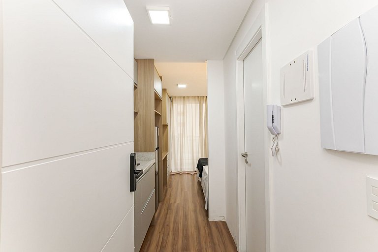 Diamond Tower | Studio com Varanda | Batel | C286