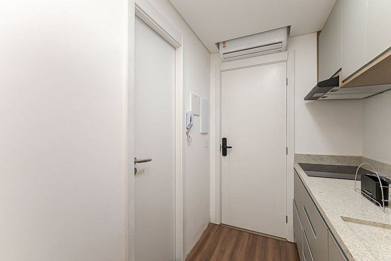 Diamond Tower | Studio com Varanda | Batel | C286