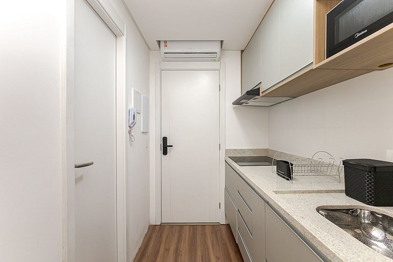 Diamond Tower | Studio com Varanda | Batel | C286