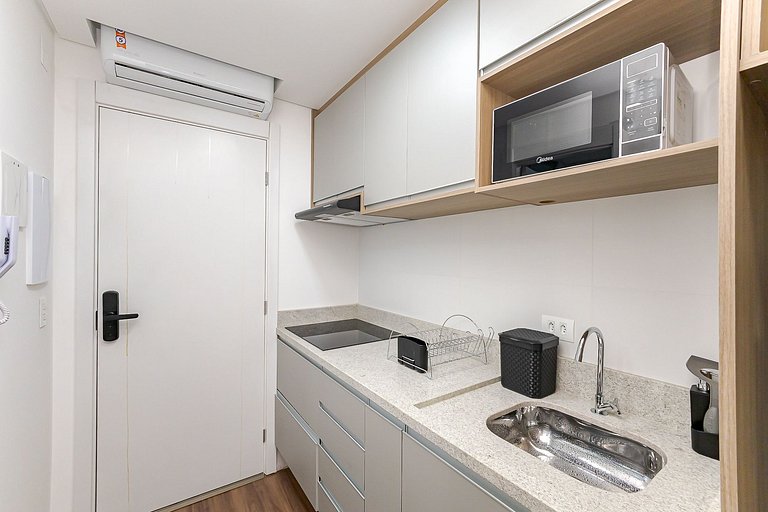 Diamond Tower | Studio com Varanda | Batel | C286