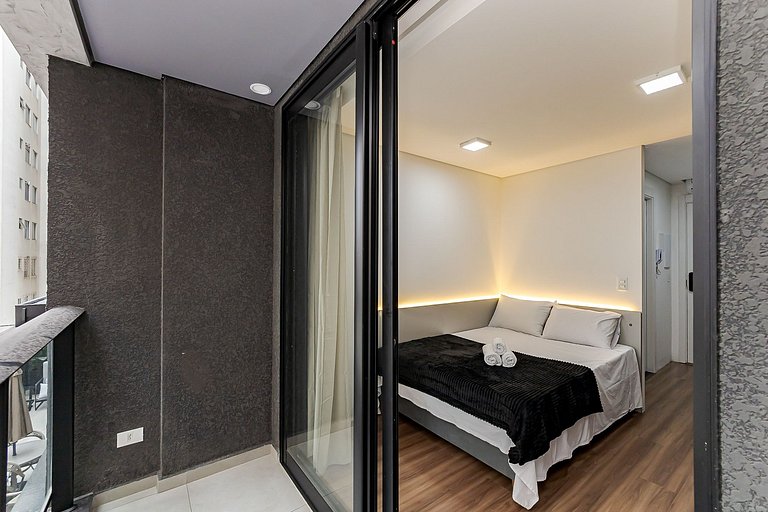 Diamond Tower | Studio com Varanda | Batel | C286
