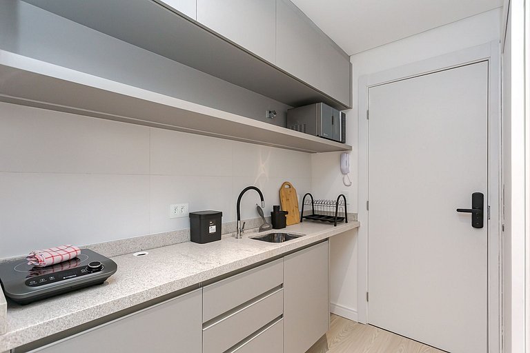 Diamond Tower | Studio com varanda | Batel | C305