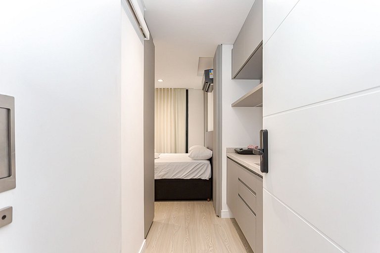 Diamond Tower | Studio com varanda | Batel | C305