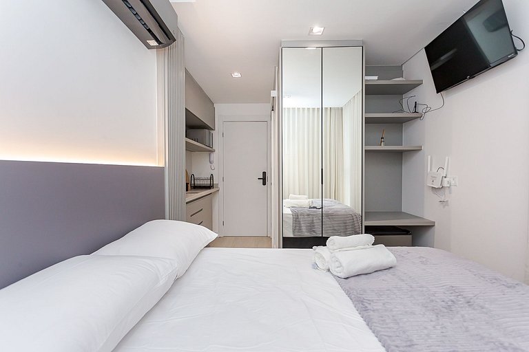 Diamond Tower | Studio com varanda | Batel | C305