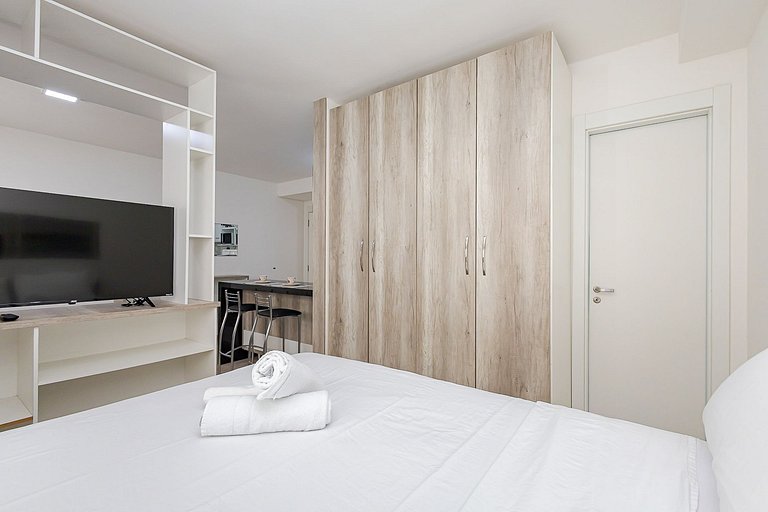 Rossi 145 | Estúdio com Piscina e Academia | C317