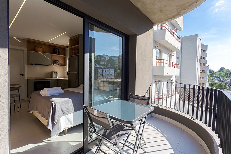 Santi Residence com sacada - Mercês - G031